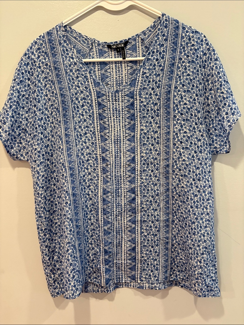 NIC+ZOE Blue and White Printed Short-Sleeve Top ptp 20 length 26
